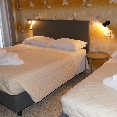 Hotel Spring リミニ エクステリア 写真