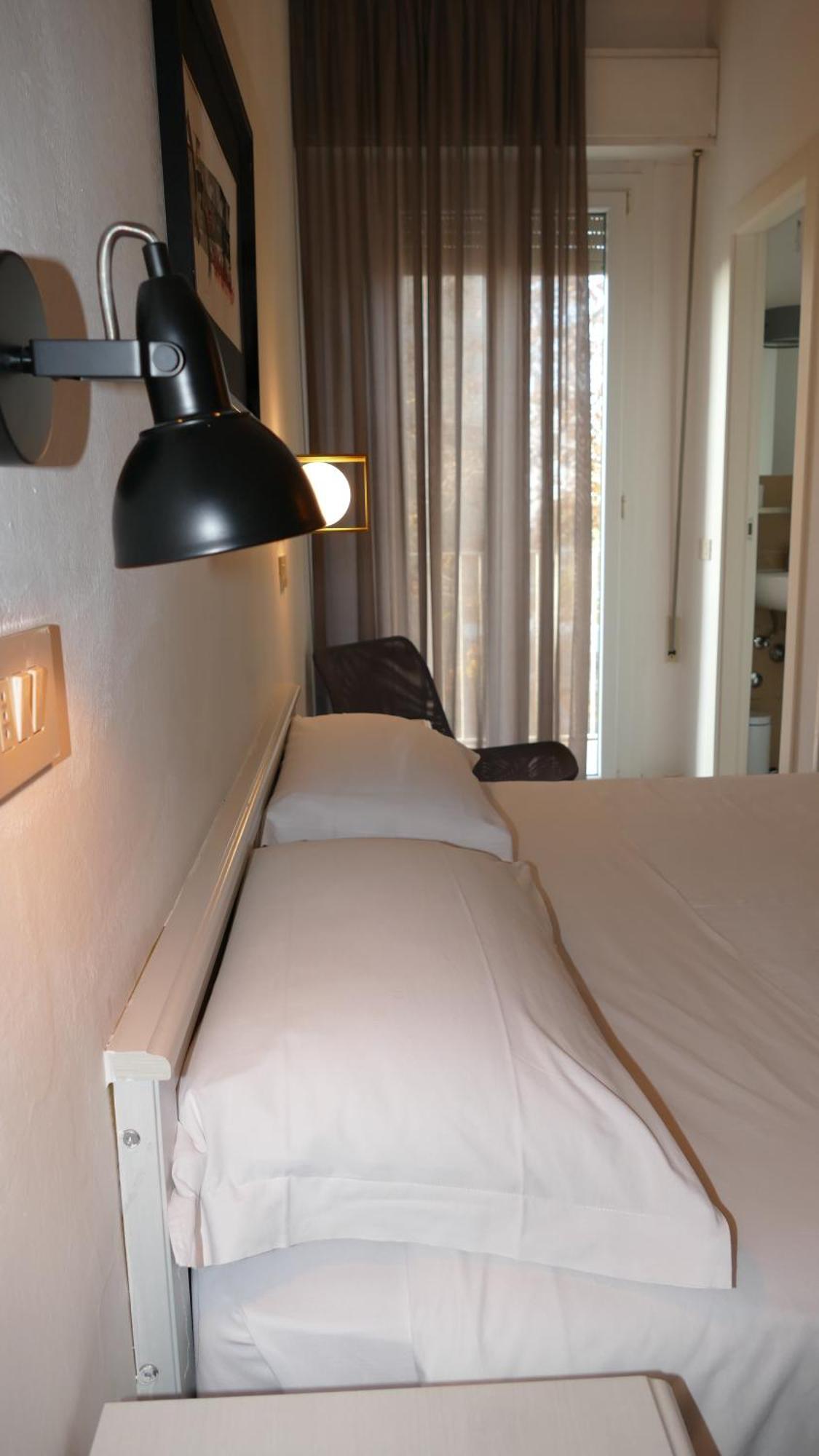 Hotel Spring リミニ エクステリア 写真
